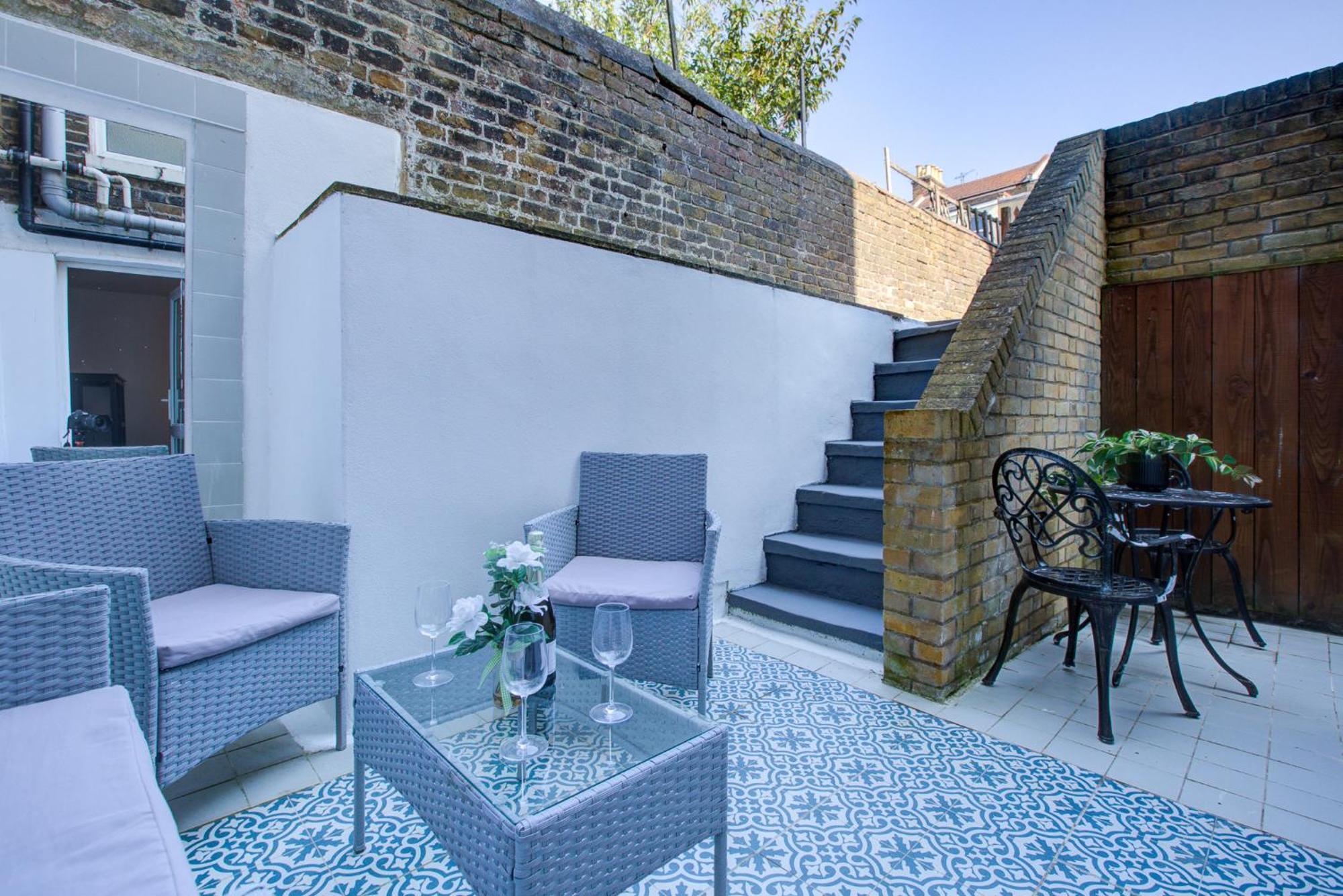 Ethelbert - Arree Apartment